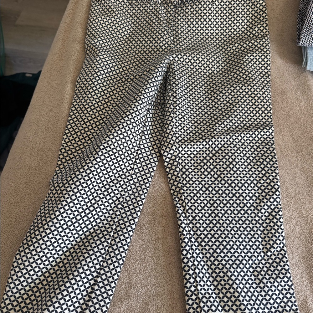 Adrienne Vittadini Navy and White Geometric Print Pants